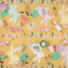 Load image into Gallery viewer, Wild Daisy Garland